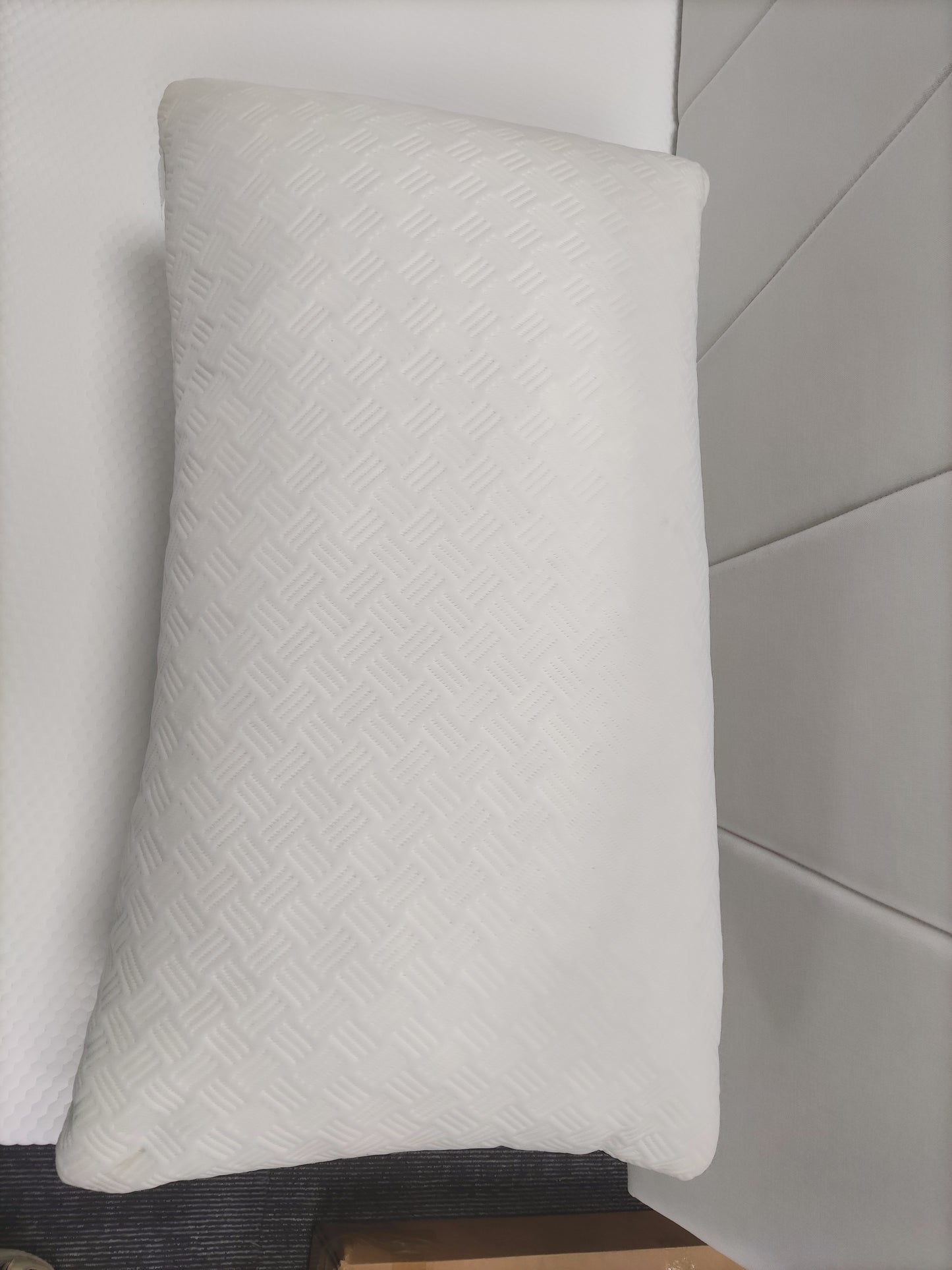 Velioyee  King Size Memory Foam Cooling Bed Pillows